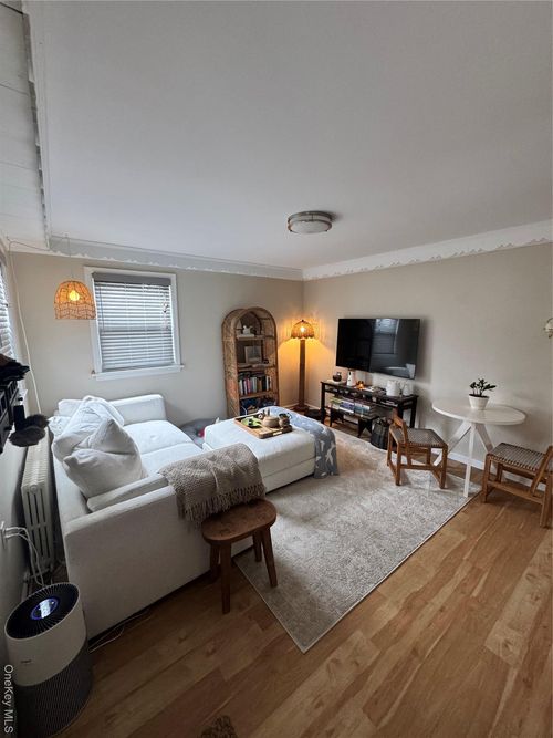 1st-fl-655 E Walnut St, Long Beach, NY, 11561-3715 | Card Image