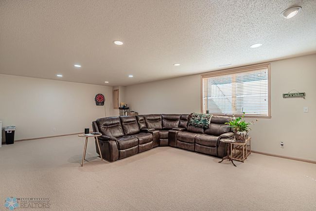 Family Room | Image 31