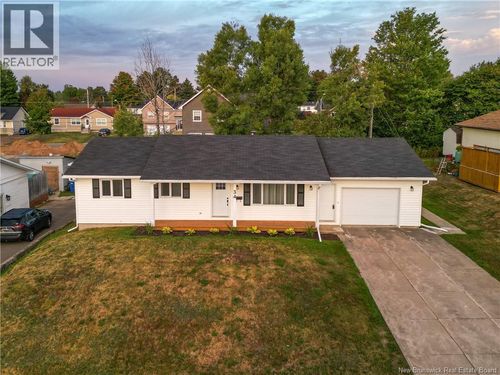 34 Mollins Cres, Moncton, NB, E1E4L6 | Card Image