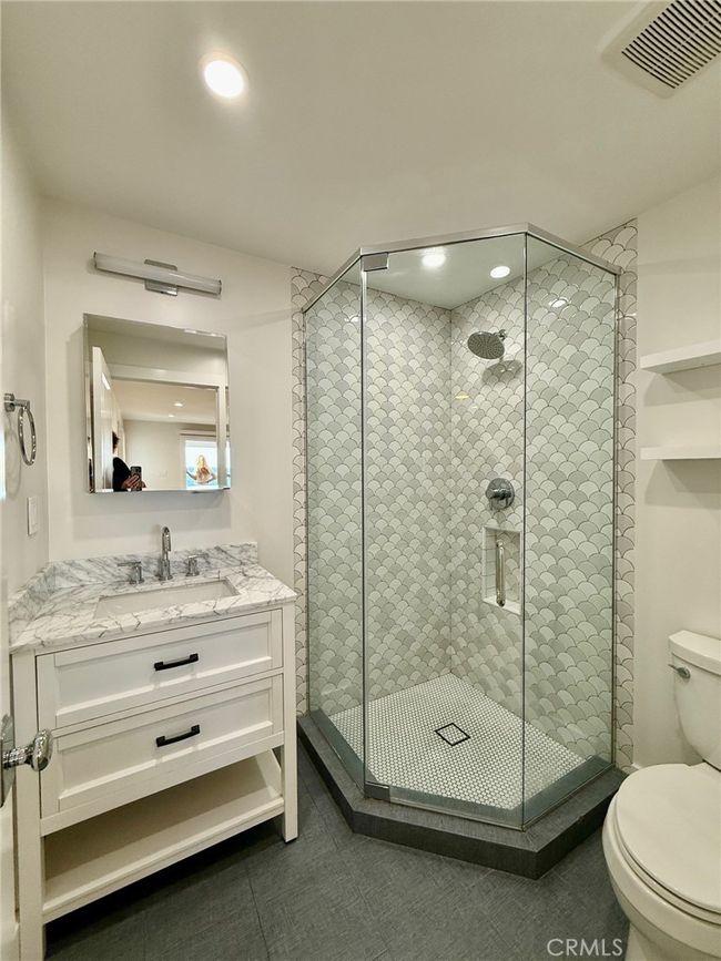827 Cliff Dr, Condo with 2 bedrooms, 2 bathrooms and 1 parking in Laguna Beach CA | Image 24