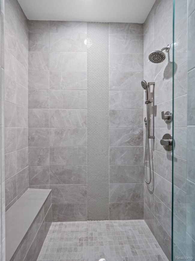 Primary Bathroom | Image 19