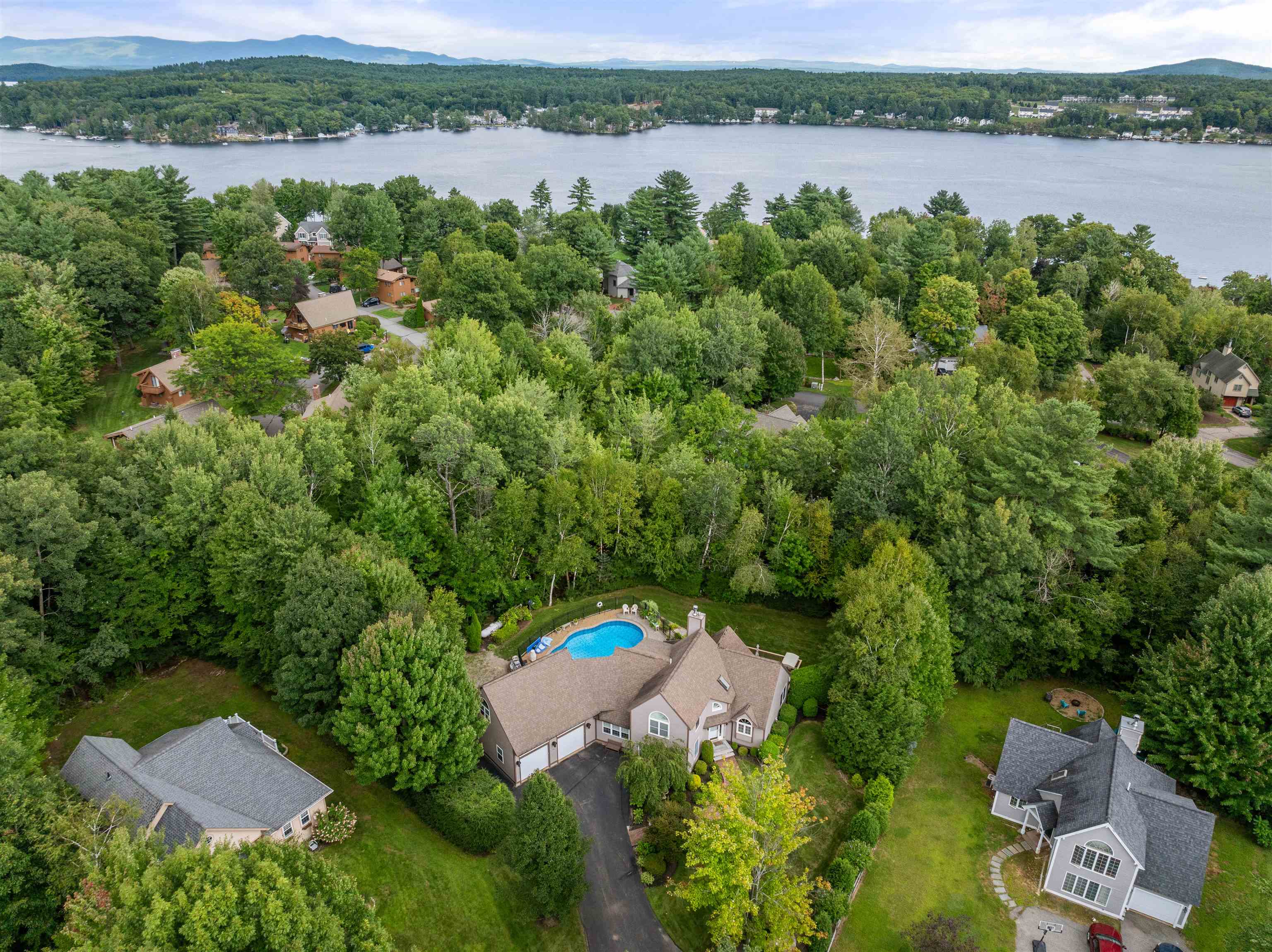 Exeter Pl, Laconia, NH 03246