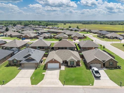 2232 Whispering Pine Blvd, Shawnee, OK, 74804-2463 | Card Image