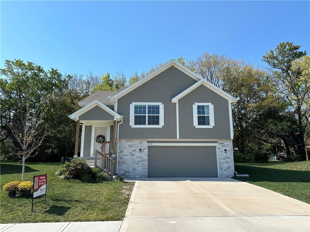 Westover Rd, Peculiar, MO 64078