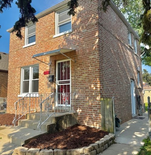 2003 S 24th Ave, Broadview, IL, 60155-2821 | Card Image