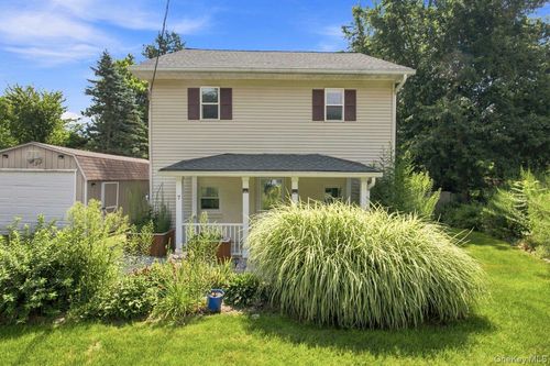 7 Dolfinger Pl, Fishkill, NY, 12524-2817 | Card Image