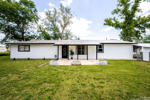 754 W County Road 672, Natalia, TX, 78059-2206 | Card Image