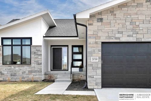 20709 Woodridge Dr, Gretna, NE, 68028-8105 | Card Image