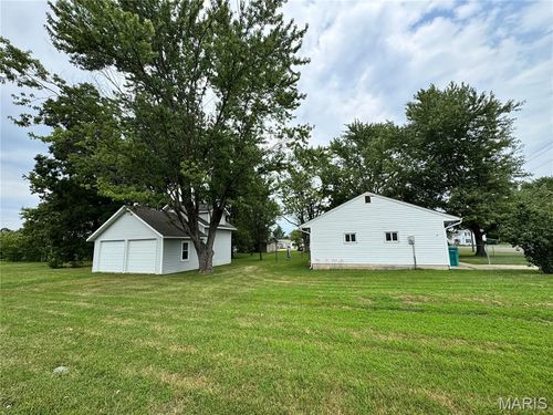 641 S Walnut St, Gerald, MO, 63037-2202 | Card Image