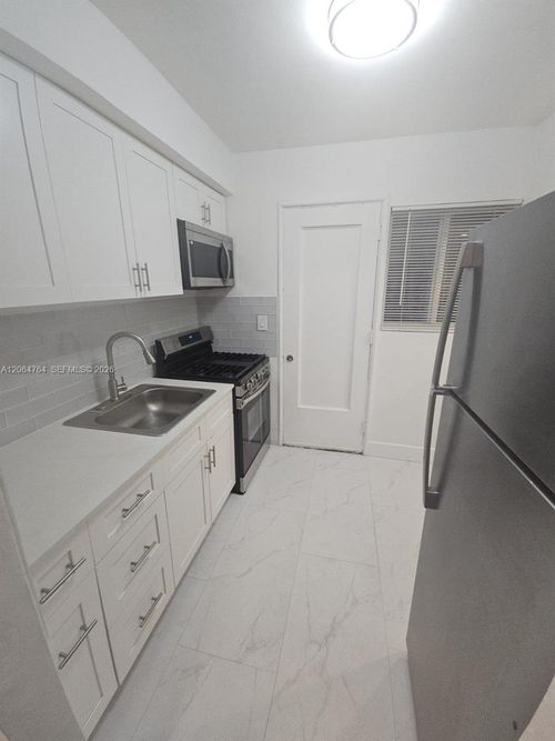 5-7435 Byron Ave, Miami Beach, FL, 33141-2697 | Card Image