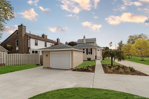 33316 Jefferson Ave, Saint Clair Shores, MI, 48082-1176 | Card Image