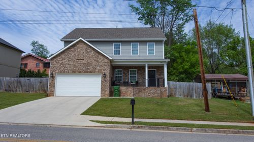 807 Willow Dr, Maryville, TN, 37803-4825 | Card Image