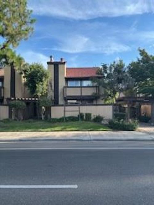 246-1550 Ashlan, Fresno, CA, 93705 | Card Image