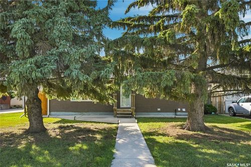 315 Av M N, Saskatoon, SK, S7L2S4 | Card Image