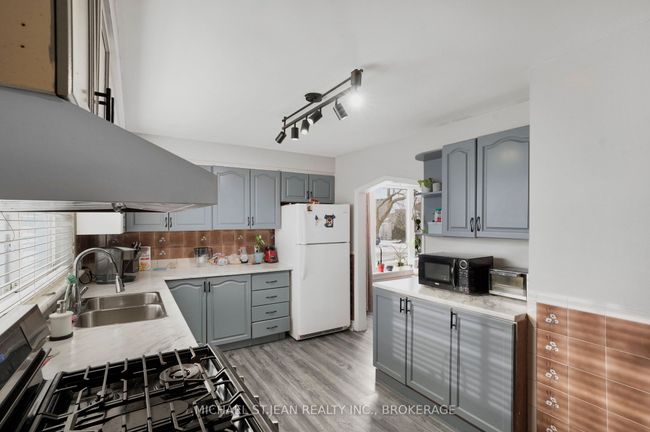 64 First Rd W, House other with 5 bedrooms, 2 bathrooms and 8 parking in Stoney Creek ON | Image 15