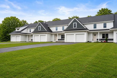 37-97 Driftwood Cir, Sandown, NH, 03873-2257 | Card Image