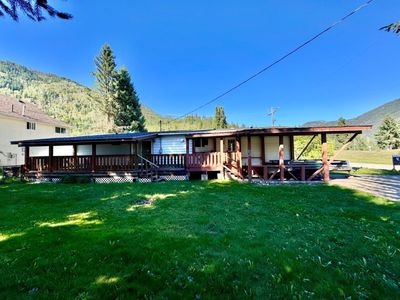 901 8 Th St, House other with 3 bedrooms, 2 bathrooms and null parking in Salmo BC | Image 3