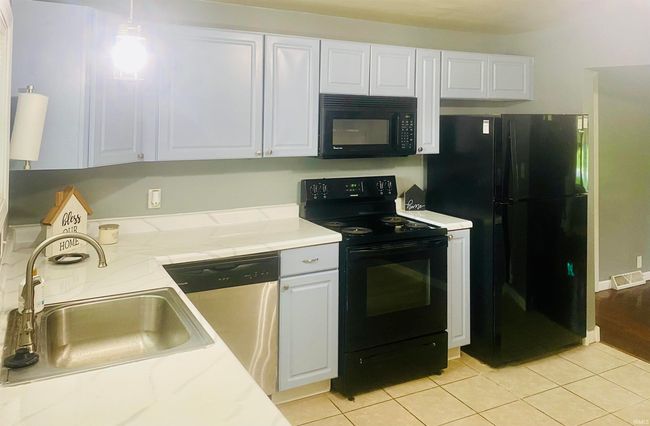 611 Russell Rd, Home with 3 bedrooms, 1 bathrooms and 4 parking in Chandler IN | Image 9
