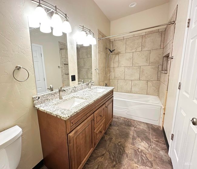 732 W Walnut St, Home with 7 bedrooms, 4 bathrooms and 6 parking in Genesee ID | Image 12