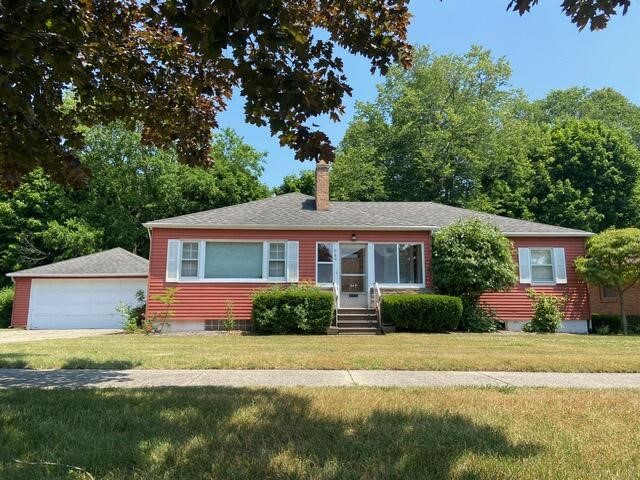 Ravinia Dr, South Haven, MI 49090