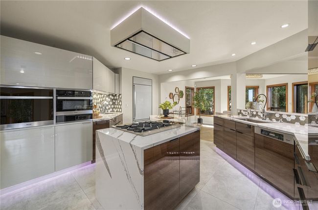 13707 Se 51 St Pl, House other with 4 bedrooms, 4 bathrooms and 2 parking in Bellevue WA | Image 8