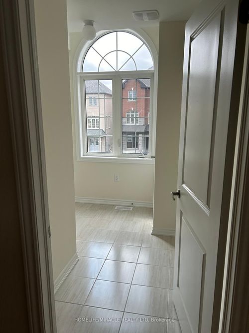 2547 Hibiscus Dr, Pickering, ON, L1X0M7 | Card Image