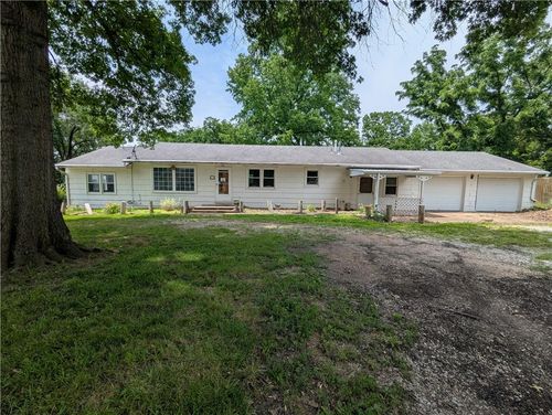 835 Illinois St, Warsaw, MO, 65355-3233 | Card Image