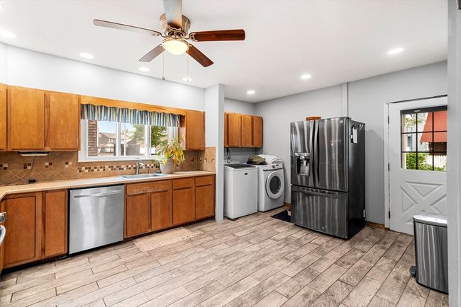 26 Enfield Rd, Home with 5 bedrooms, 2 bathrooms and 4 parking in Winthrop MA | Image 9