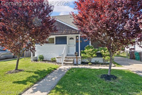 28952 Bridge St, Garden City, MI, 48135-2105 | Card Image