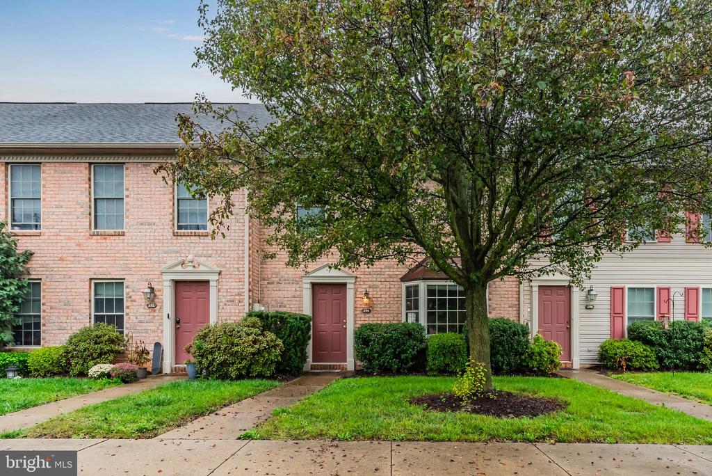 Stonehedge Ln, Mechanicsburg, PA 17055