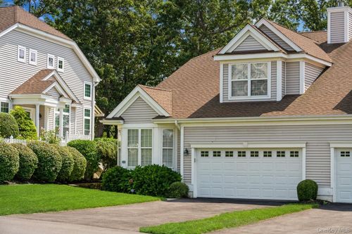 51-51 Dune Dr, Riverhead, NY, 11901-5633 | Card Image