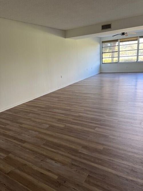 206-3521 Village Blvd, West Palm Beach, FL, 33409-7485 | Card Image