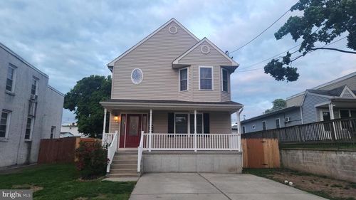 827 Pine St, BRISTOL, PA, 19007-3731 | Card Image