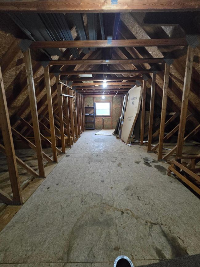 Large walk up attic | Image 26