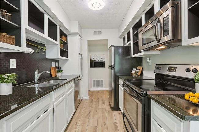 702 Glenleaf Dr, Condo with 2 bedrooms, 2 bathrooms and null parking in Peachtree Corners GA | Image 12
