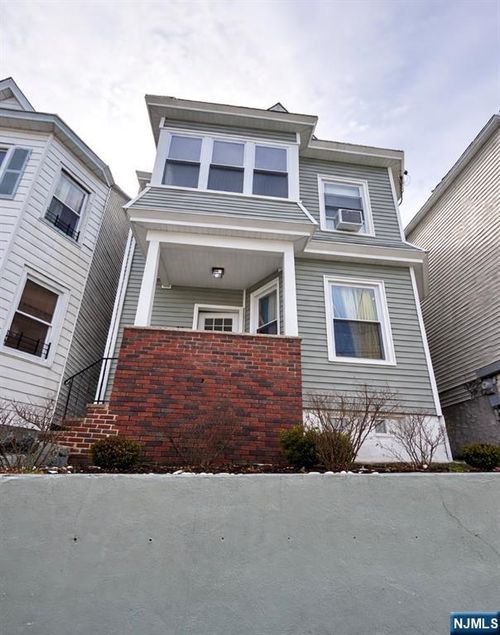 13 Barnert Pl, Paterson, NJ, 07522-1813 | Card Image