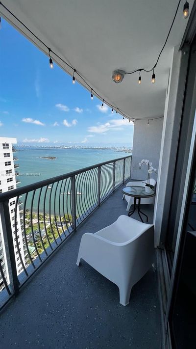 3705 - 1750 N Bayshore Dr, Condo with 1 bedrooms, 1 bathrooms and null parking in Miami FL | Image 1