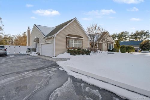 8 Paddock Dr, Fort Salonga, NY, 11768-2742 | Card Image