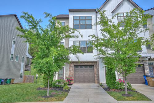 175 Stonecrest Dr, Nashville, TN, 37209-5237 | Card Image