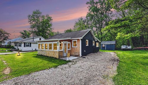 588 Pleasant Dr, Gregory, MI, 48137-9580 | Card Image