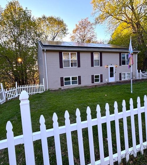 47 Grove St, Spencer, MA, 01562-1733 | Card Image