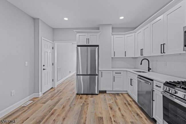 6 Pleasant Ave, Home with 4 bedrooms, 2 bathrooms and null parking in Clifton NJ | Image 9