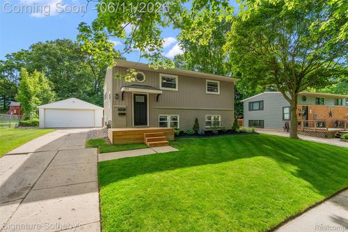 954 Panorama Dr, Milford, MI, 48381-1560 | Card Image