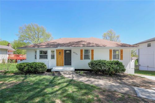 8721 N Campbell St, Kansas City, MO, 64155-2636 | Card Image