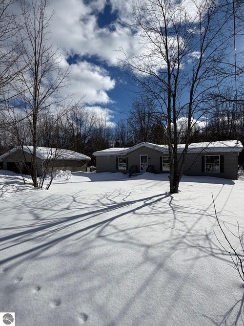 11145 Riley Rd, Interlochen, MI, 49643-9766 | Card Image