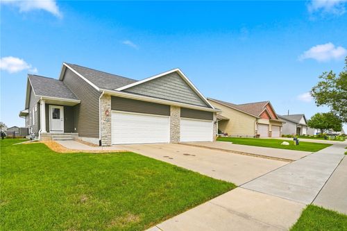 5508 Dostal Dr Sw, Cedar Rapids, IA, 52404-1211 | Card Image