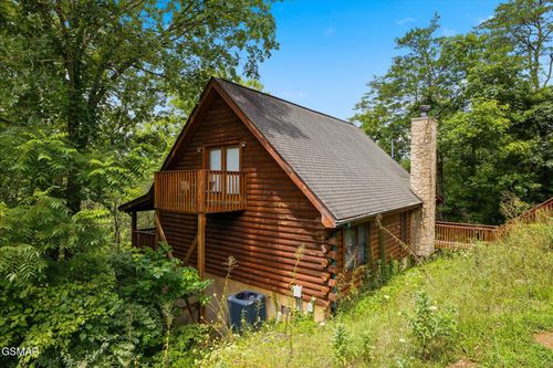 1356 Wedge Tailed Ln, Sevierville, TN, 37876-1470 | Card Image