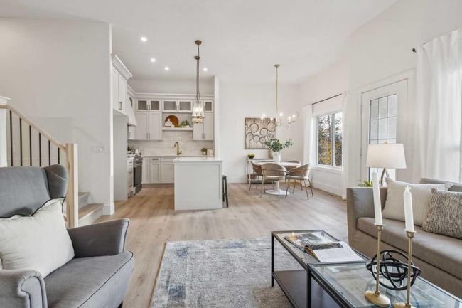 364 Prominence Hts Sw, Townhouse with 3 bedrooms, 3 bathrooms and 4 parking in Calgary AB | Image 7