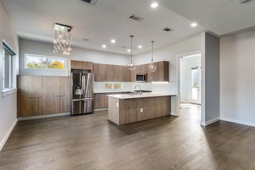 4977 Zuma Ct, Dallas, TX, 75206-0063 | Card Image