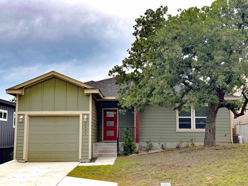 1637 Packsaddle Trl, Kingsland, TX, 78639-9607 | Card Image